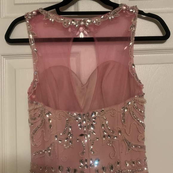 Pink flared ending long dress - Picture 5 of 6